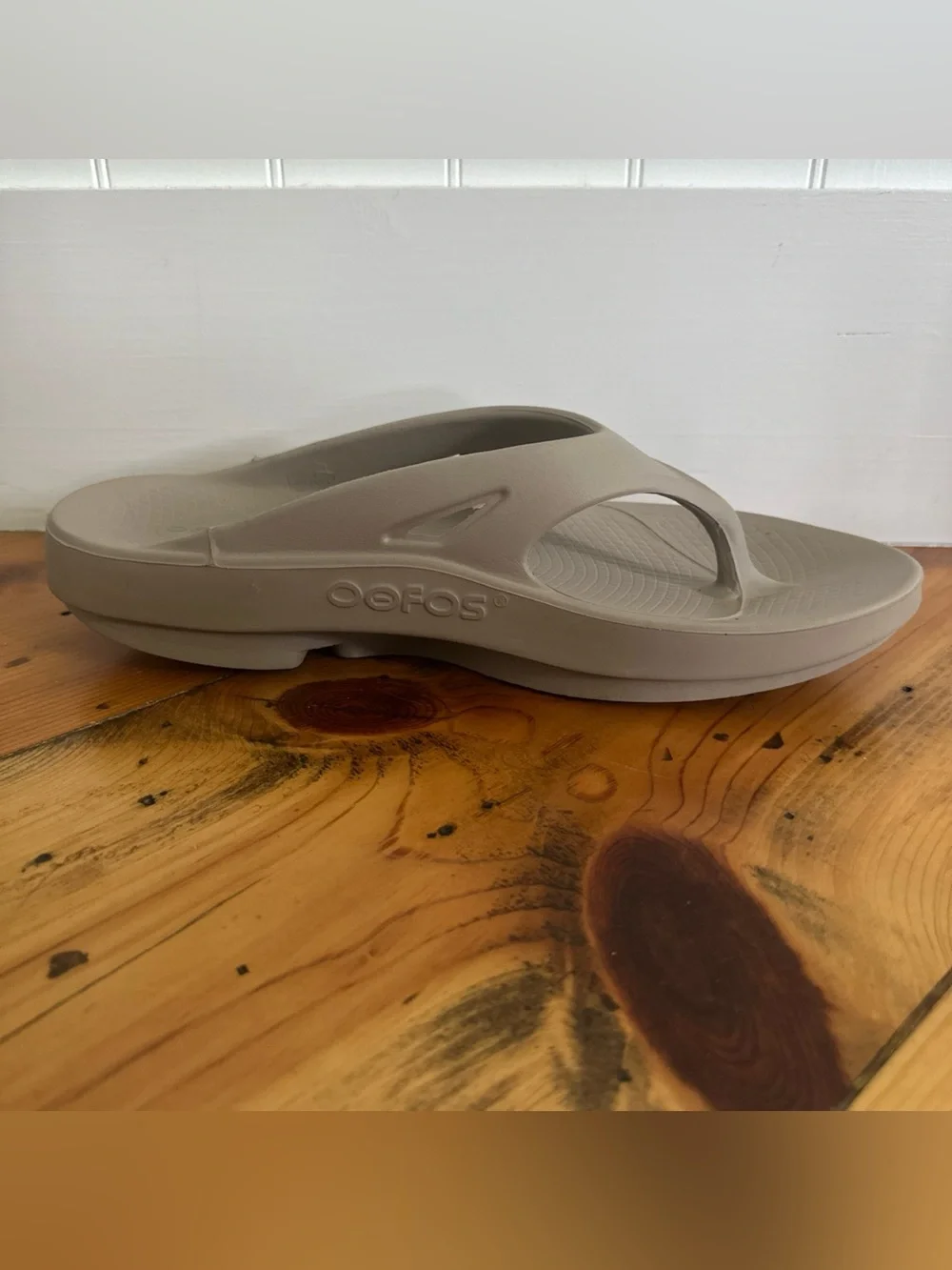 Oofos Ooriginal Flip Flop Thong Sandals Mens 12 Womens 14 Beige Recovery Comfort